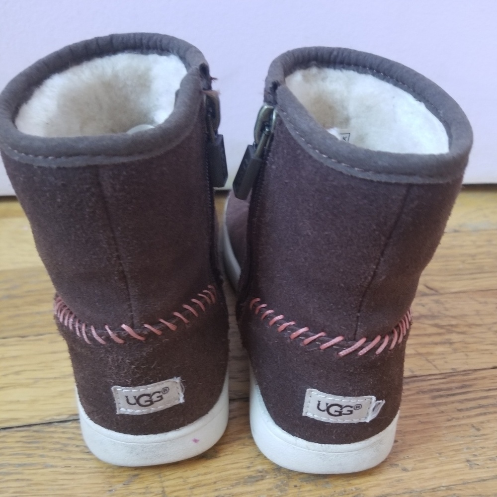 Uggs unisex K Rye  size 13 kid